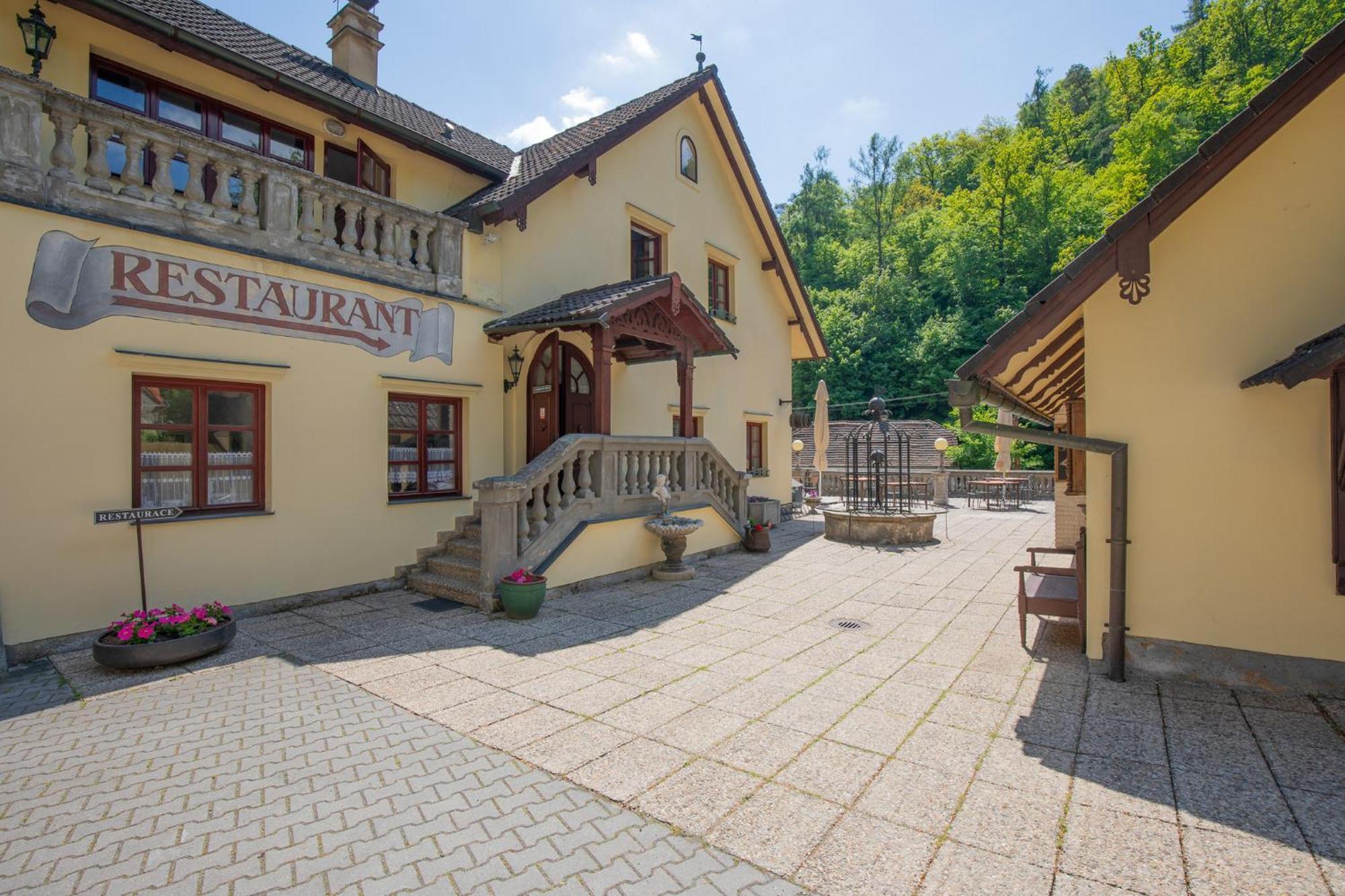 Resort U Jelena Кршивоклат Экстерьер фото